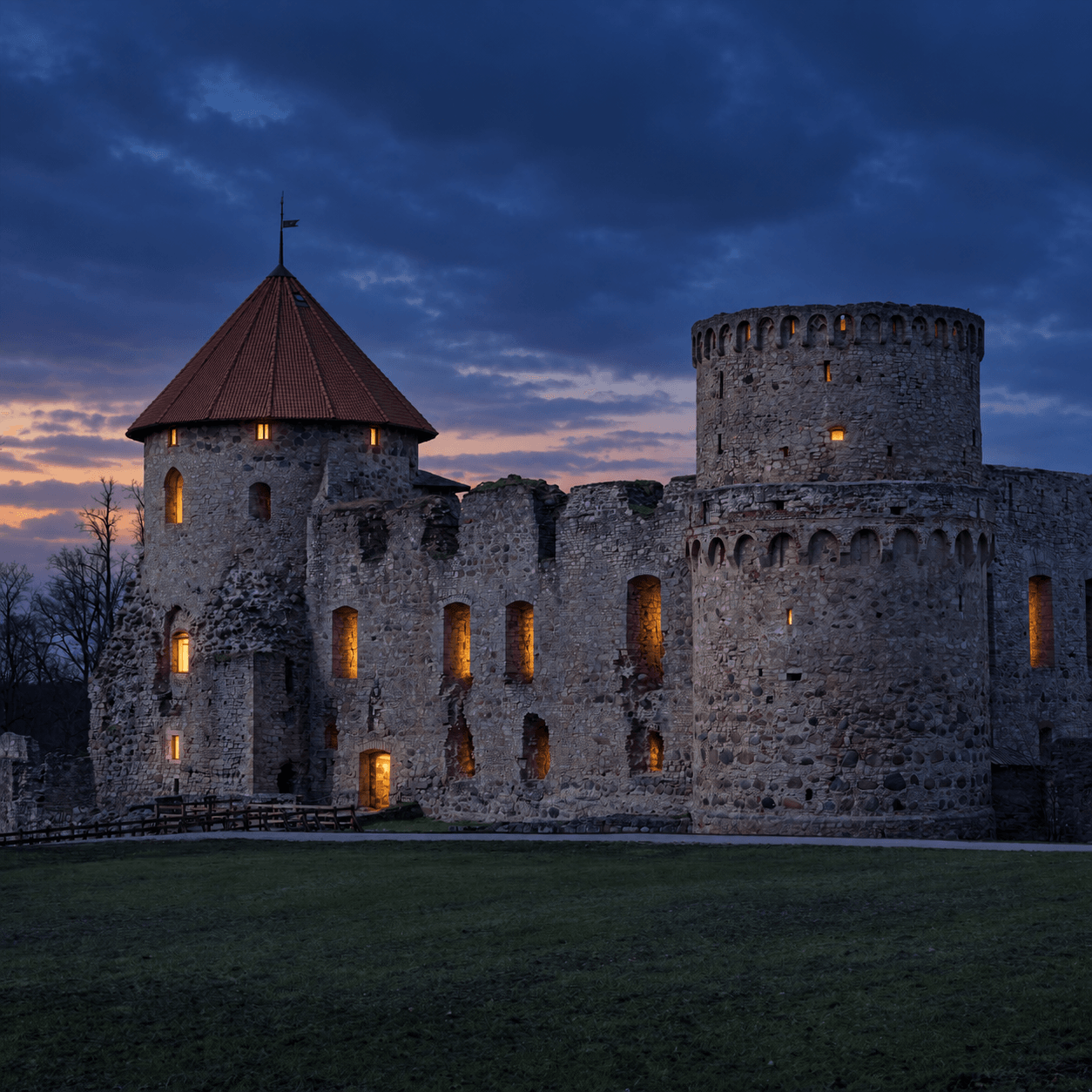 Rudens mijkrēslis Cēsu viduslaiku pilī