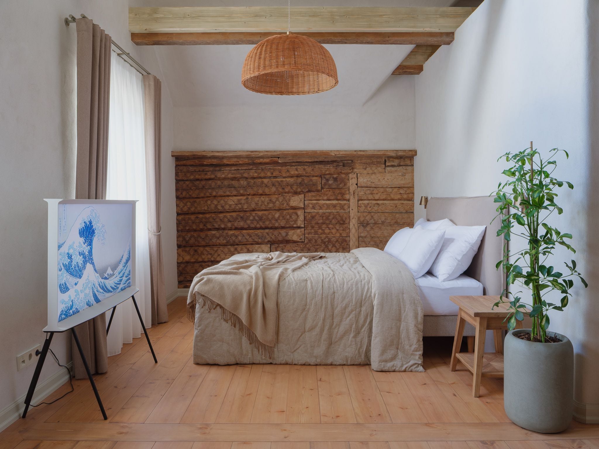 Astotais - Main Image